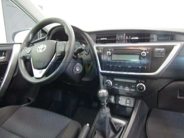 TOYOTA Auris usata, con Autoradio