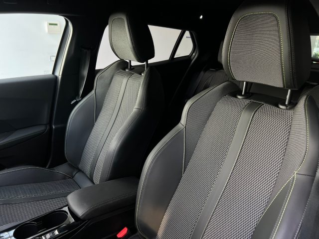PEUGEOT 2008 usata, con Sensori di parcheggio anteriori