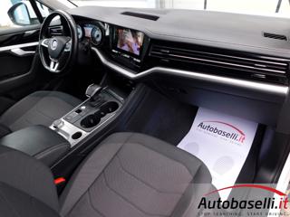 VOLKSWAGEN Touareg usata, con USB