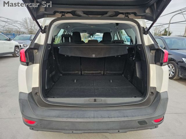 PEUGEOT 5008 usata, con Volante in pelle