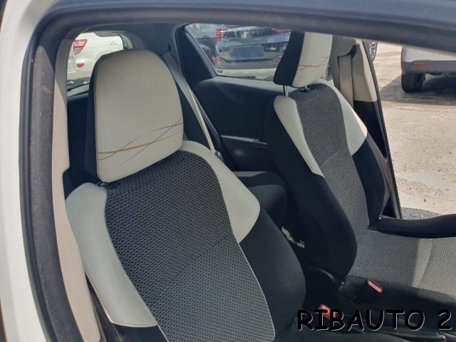 TOYOTA Yaris usata, con Isofix