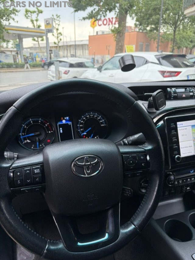 TOYOTA Hilux usata, con ESP