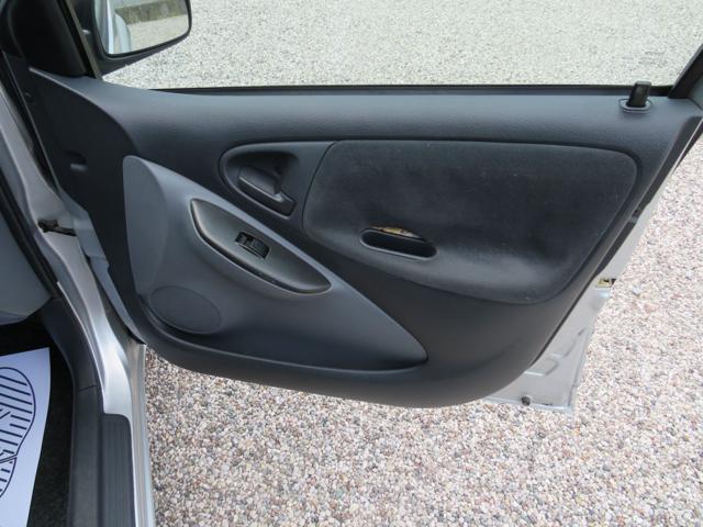 TOYOTA Yaris usata 20