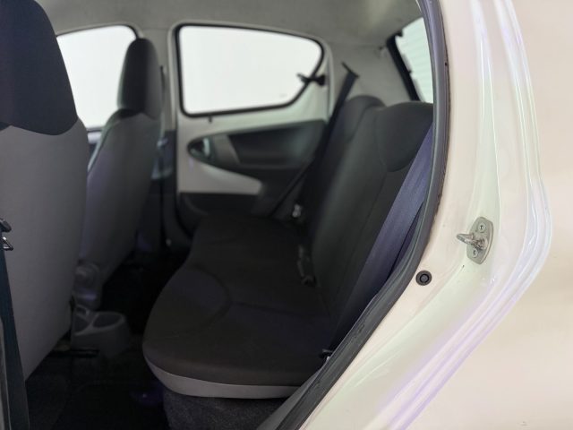 TOYOTA Aygo usata 12