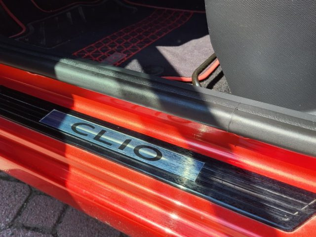 RENAULT Clio usata, con Sistema di navigazione