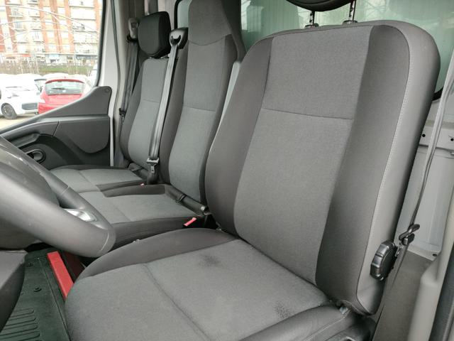 RENAULT Master usata, con USB