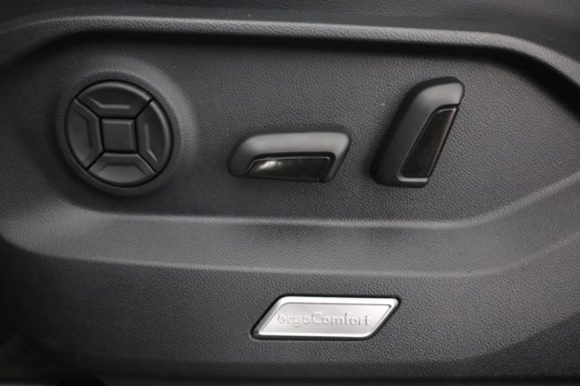 VOLKSWAGEN Touareg usata 13