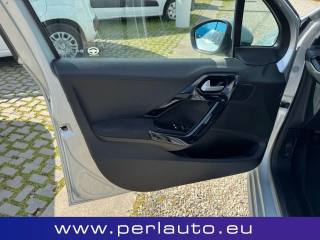 PEUGEOT 208 usata, con Autoradio