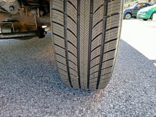 SUZUKI Jimny usata, con Ruota di riserva