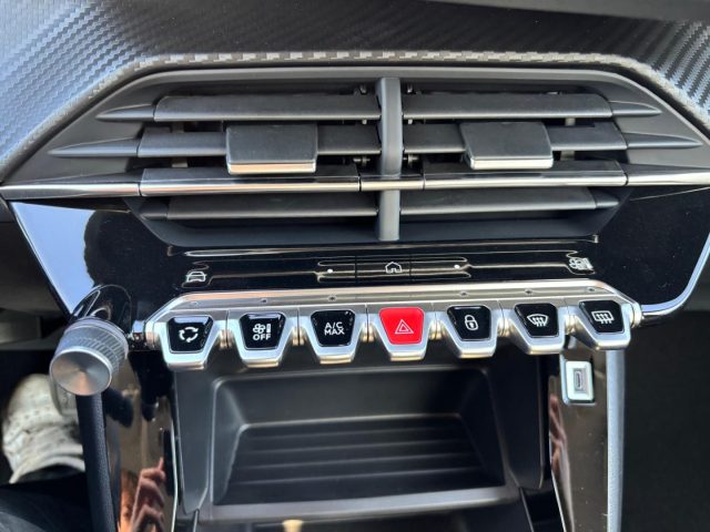PEUGEOT 208 usata, con Sedile posteriore sdoppiato
