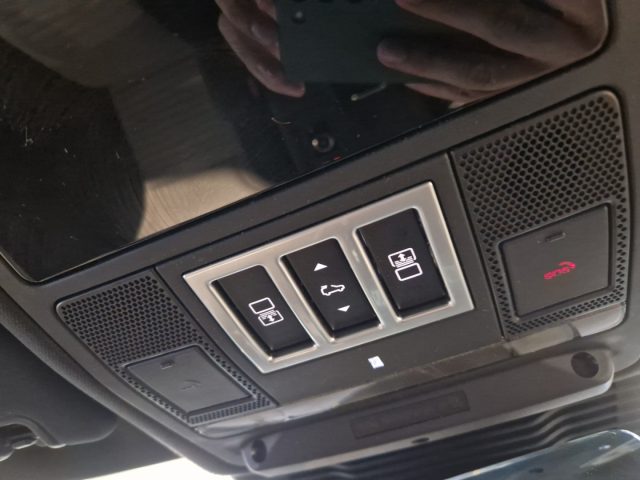 LAND ROVER Discovery usata, con Fari LED