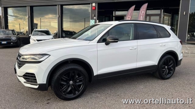 VOLKSWAGEN Touareg usata, con Autoradio
