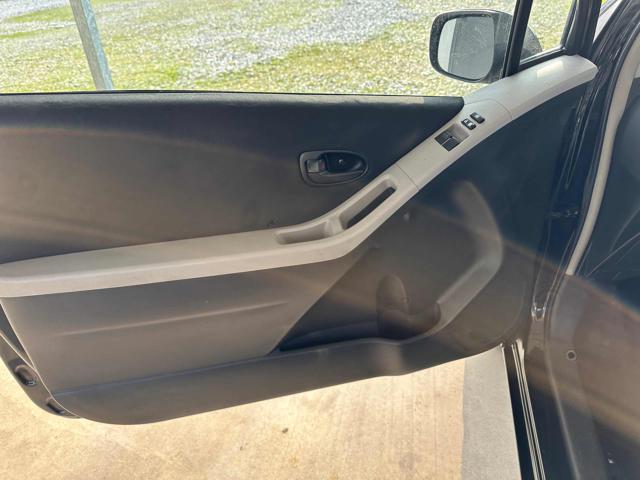 TOYOTA Yaris usata 42