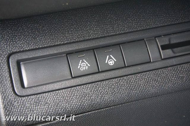 PEUGEOT 5008 usata 31