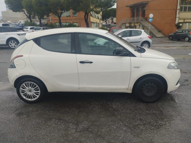 LANCIA Ypsilon usata, con ESP