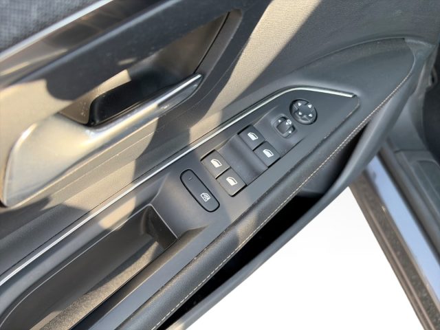 PEUGEOT 3008 usata, con Climatizzatore