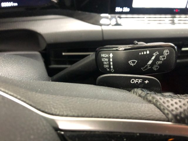 VOLKSWAGEN Golf usata, con Specchietti laterali elettrici