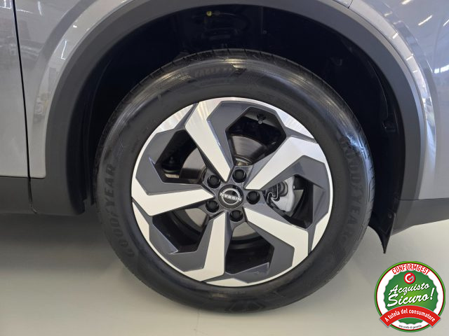 NISSAN Qashqai usata, con Fari LED