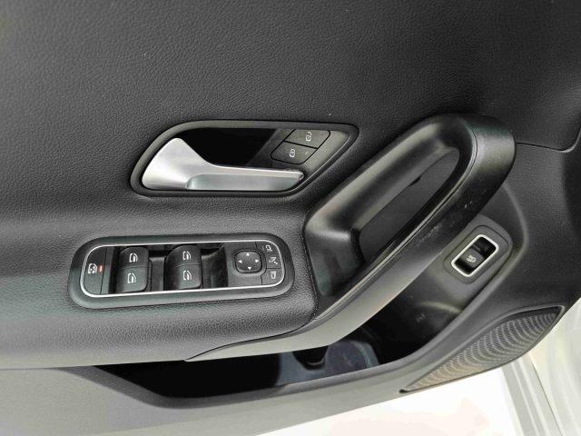 MERCEDES-BENZ CLA 180 usata, con Sensore di pioggia