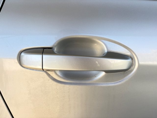 TOYOTA Verso-S usata, con Schermo multifunzione interamente digitale