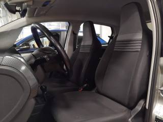 VOLKSWAGEN up! usata, con Autoradio digitale