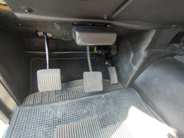LAND ROVER Defender usata 13