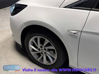OPEL Astra usata, con Fari LED