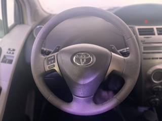 TOYOTA Yaris usata 15