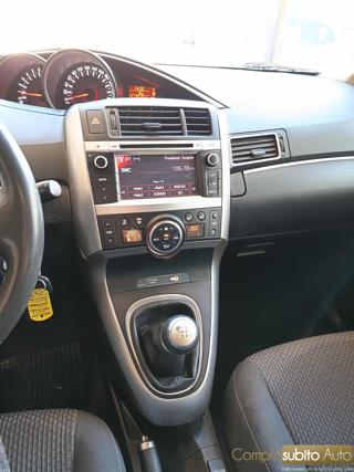 TOYOTA Verso usata 32