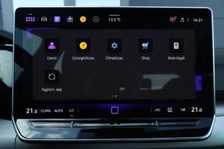 VOLKSWAGEN Golf usata, con Sensori di parcheggio anteriori