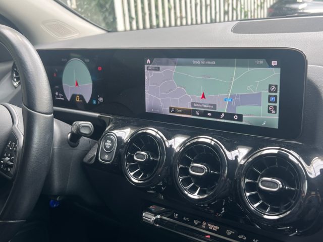 MERCEDES-BENZ GLA 180 usata, con Fari LED