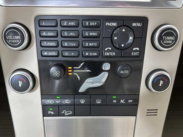 VOLVO XC70 usata, con Bluetooth