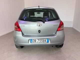 TOYOTA Yaris usata 8