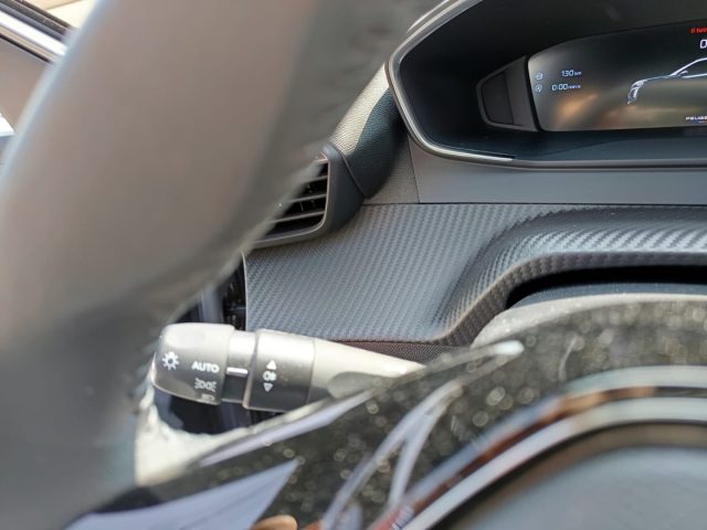 PEUGEOT 2008 usata, con Sistema di navigazione
