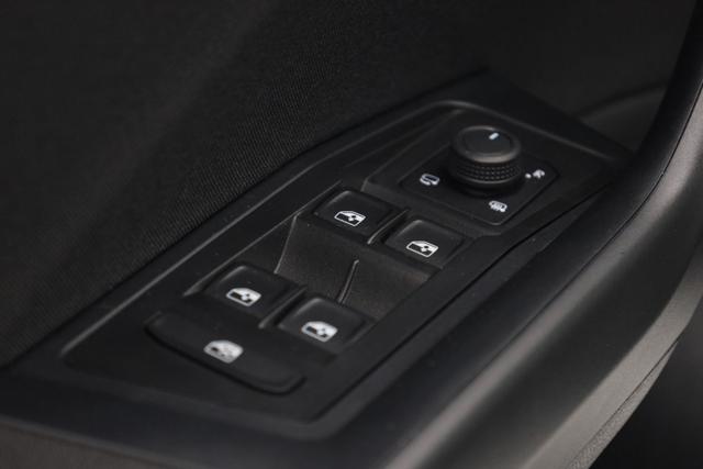 VOLKSWAGEN T-Roc usata, con Specchietti laterali elettrici