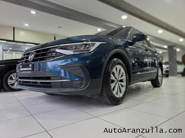 VOLKSWAGEN Tiguan usata, con Leve al volante