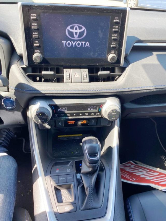 TOYOTA RAV 4 MY23 usata, con Sedili riscaldati