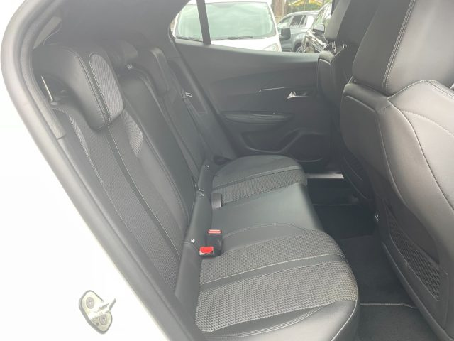 PEUGEOT 2008 usata, con Controllo automatico clima