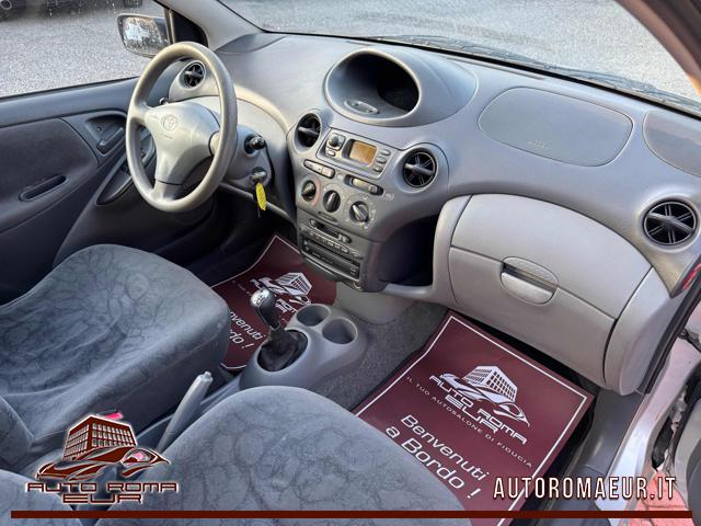 TOYOTA Yaris usata 19