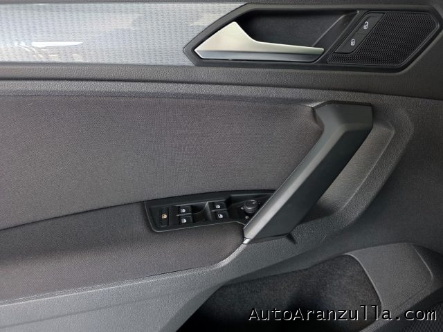 VOLKSWAGEN Tiguan usata, con Specchietti laterali elettrici