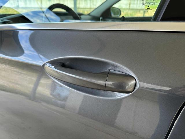 MERCEDES-BENZ E 200 usata, con Sistema di avviso di distanza