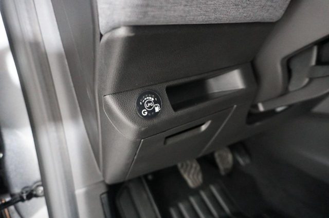 RENAULT Clio usata, con Sedile posteriore sdoppiato