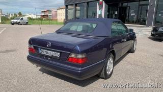 MERCEDES-BENZ E 200 usata, con Specchietti laterali elettrici