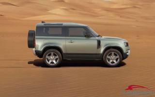 LAND ROVER Defender usata 1