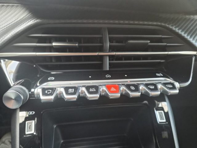 PEUGEOT 2008 usata, con Autoradio digitale