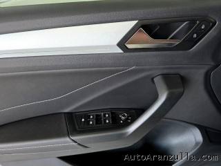VOLKSWAGEN T-Roc usata, con Sedile posteriore sdoppiato