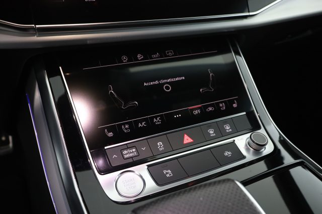 AUDI Q8 usata 11