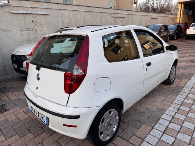 FIAT Punto usata, con Autoradio