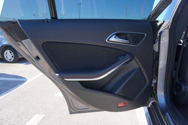 MERCEDES-BENZ CLA 180 usata, con Fari LED