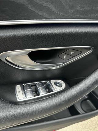 MERCEDES-BENZ E 200 usata, con Fari Xenon